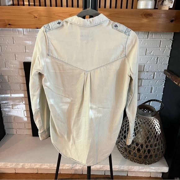 Express Women’s Faded Chambray Button Down - Picture 3 of 6